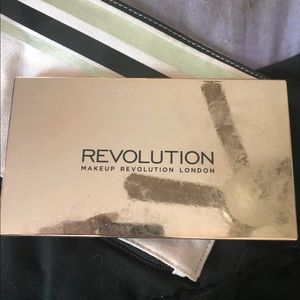 Makeup Revolution Flawless 3 Resurrection palette